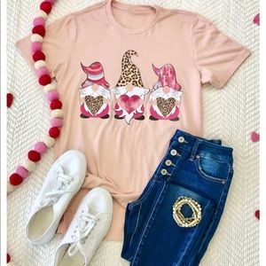 Last 1 💗 NWT Gnome Love Heart Graphic Tee